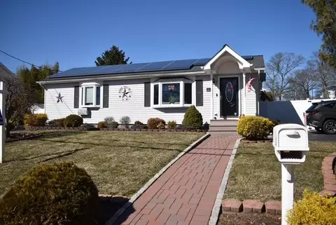 17 Acorn St, Lake Ronkonkoma, NY 11779