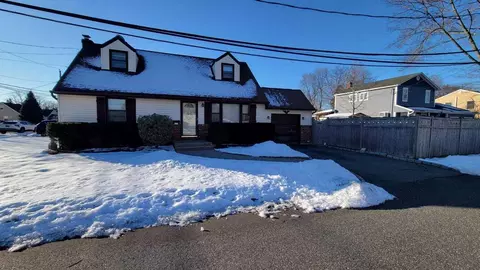 613 6th St, East Northport, NY 11731