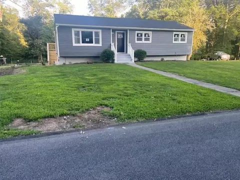16 Linden Ct, Clarkstown, NY 10956