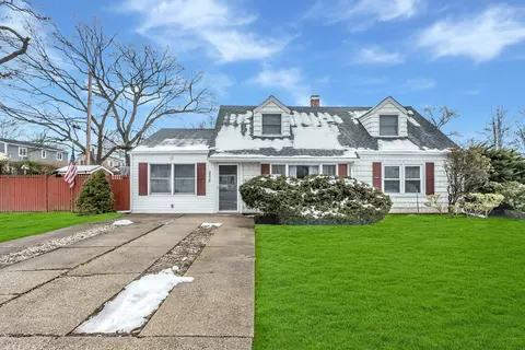 2054 Sydney, Merrick, NY 11566
