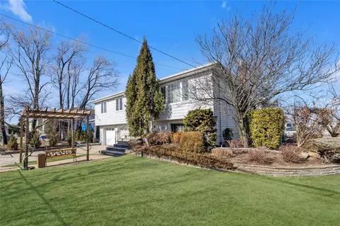 574 Bothner St, Oceanside, NY 11572