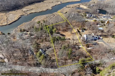 326 Nissequogue River Rd # A, Smithtown, NY 11780