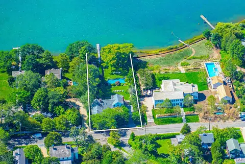 63 Glover St, Sag Harbor, NY 11963