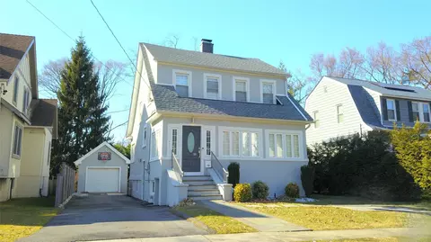 425 Carol Pl, Pelham, NY 10803