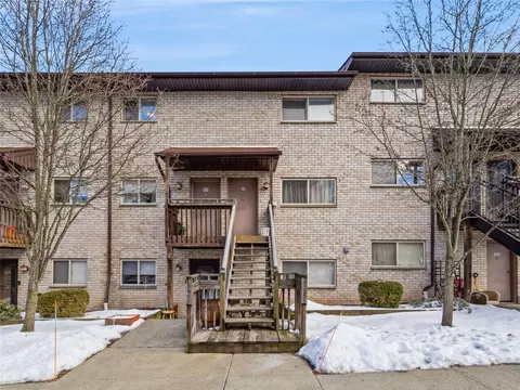 26 Cooper Rd #112, Arlington, NY 12603