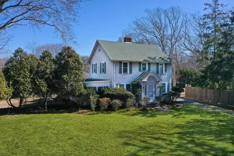 12 Summit Blvd, Westhampton, NY 11977
