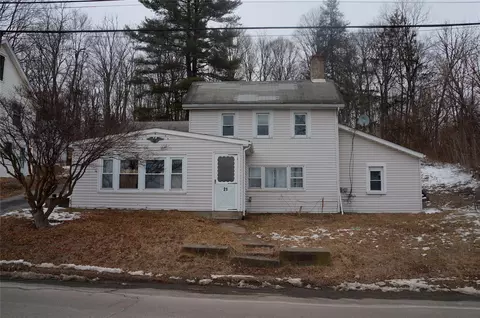 21 Quaker Hill Rd, Pleasant Valley, NY 12569