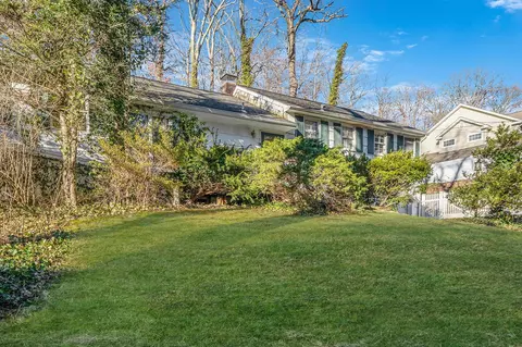55 Ketewomoke Dr, Huntington, NY 11743