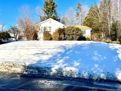 18 Kahn Dr, Woodbourne, NY 12788