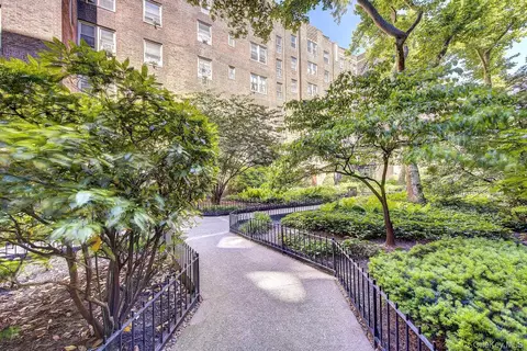 48-26 44th St #3J, Woodside, NY 11377
