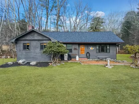 165 Christian Hl, Milford, PA 18337