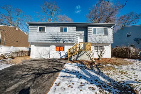 301 New Ave, Wyandanch, NY 11798