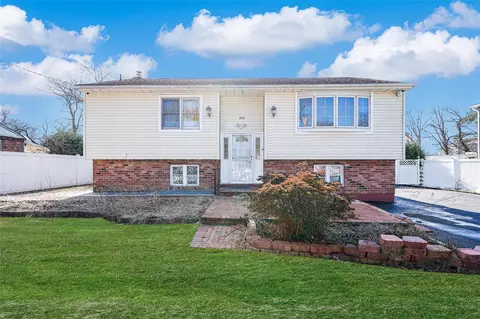 22 Leahy Ave # A, Brentwood, NY 11717