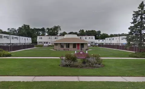 15 Harrison #39E, Amityville, NY 11701