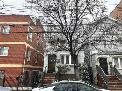 58-05 Van Horn St, New York, NY 11373