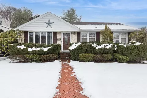16 W 14th St, Huntington Station, NY 11746