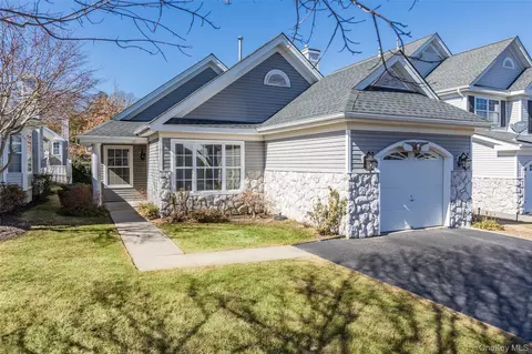 7 Ethan Cir, Middle Island, NY 11953