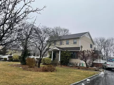 164 Union Ave, Holbrook, NY 11741