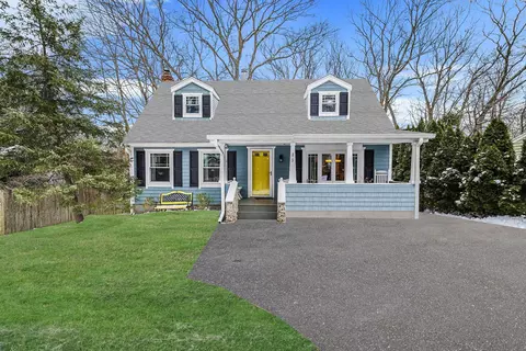 5 Tuckahoe Rd, Sound Beach, NY 11789