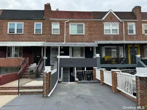 22514 Murdock Ave, New York, NY 11429