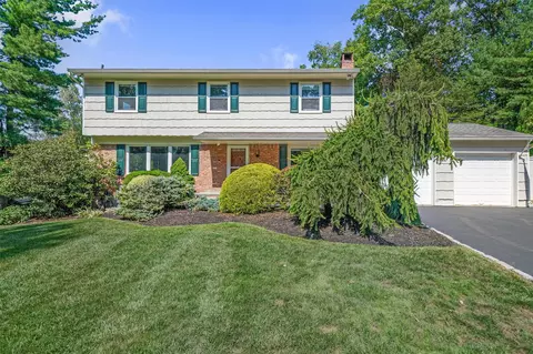 22 Sandstone Trl, Clarkstown, NY 10956
