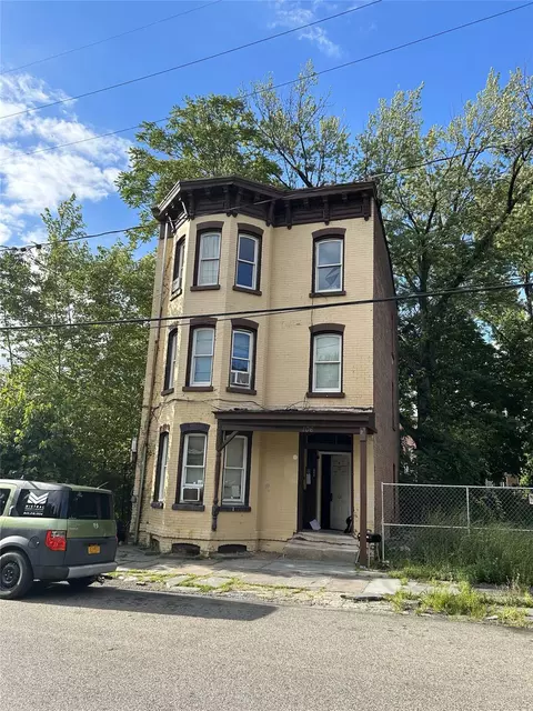 106 Washington St, Newburgh, NY 12550
