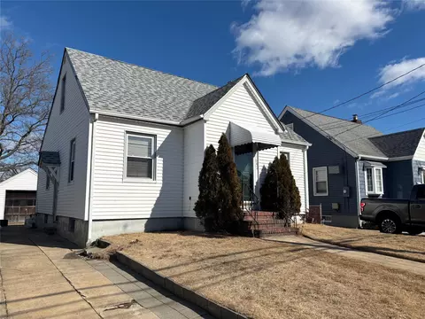 1042 Wool Ave, Franklin Square, NY 11010