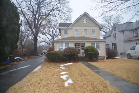 206 Church St, Freeport, NY 11520