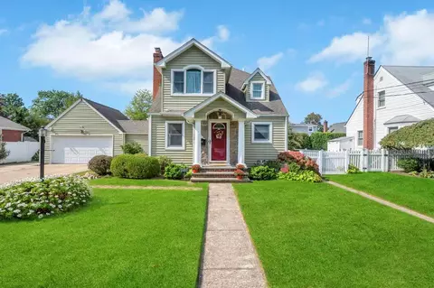 2480 Harvey Ave, Oceanside, NY 11572