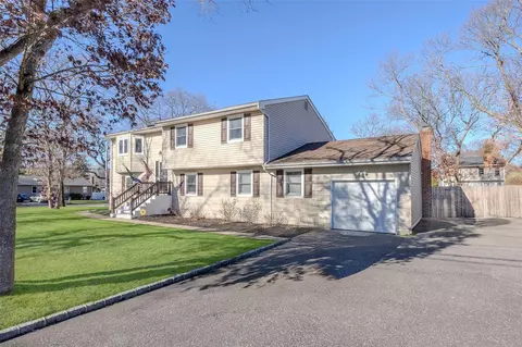 617 Hawkins Rd, Selden, NY 11784