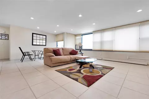 9-05 166 St #9C, New York, NY 11357