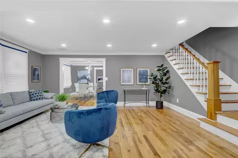 9 Rose Ave, Glen Cove, NY 11542