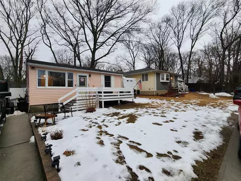 50 Corchaug Trl, Ridge, NY 11961