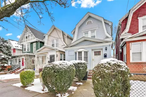 85-18 124 St, New York, NY 11415