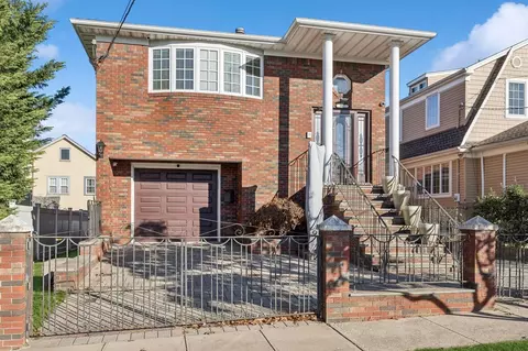 907 148th St, Whitestone, NY 11357