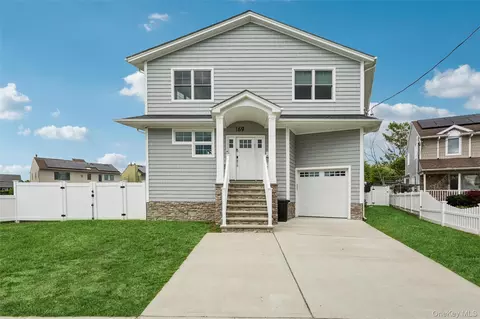 169 Mott St, Oceanside, NY 11572