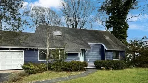 202 Trout Brook Ln, Riverhead, NY 11901