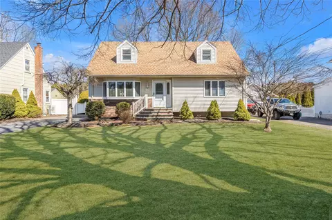 23 Cuba Hill Rd, Greenlawn, NY 11740