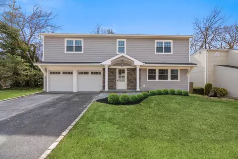 78 Barry Ln, Syosset, NY 11791