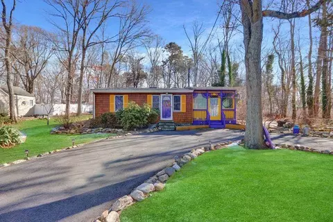 15 Cedar Grove Ave, Lake Grove, NY 11755