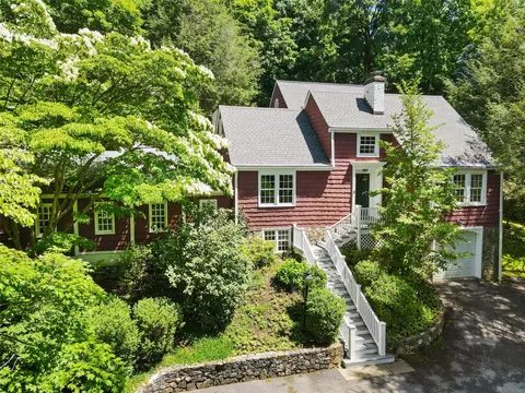 25 Campfire Rd, New Castle, NY 10514