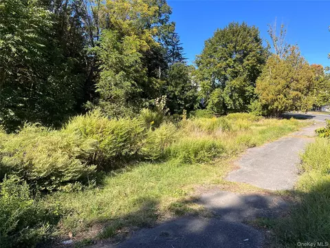 15 Main St, Wawarsing, NY 12458