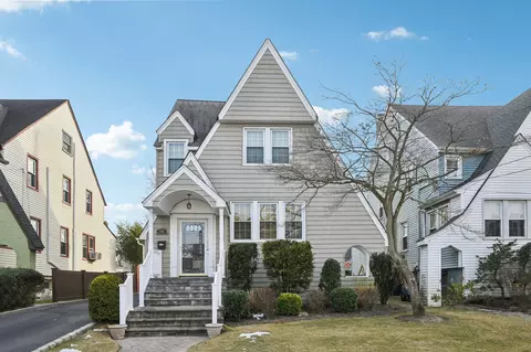 38 Orleans Rd, Valley Stream, NY 11581