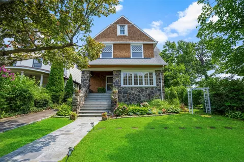 123 Beaufort Pl, New Rochelle, NY 10801