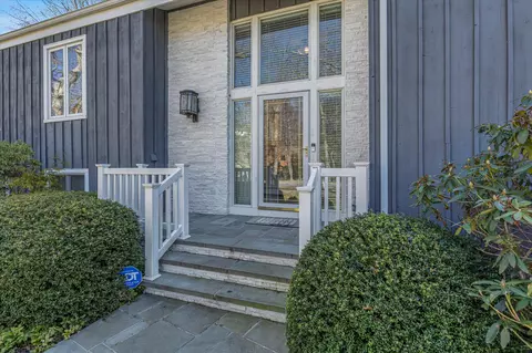 95 Linda Ln W, Riverhead, NY 11901