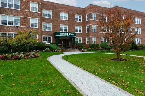 366 Stewart Ave #A8, Garden City, NY 11530