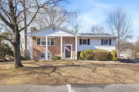 24 Hardwood Dr, Orangetown, NY 10983