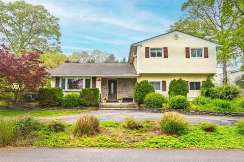 37 Shamrock Rd, Rocky Point, NY 11778
