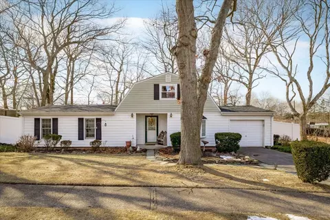 16 College Hills Dr, Farmingville, NY 11738