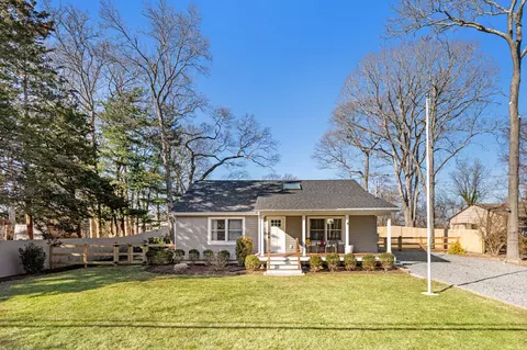 32 Faye St, Wading River, NY 11792